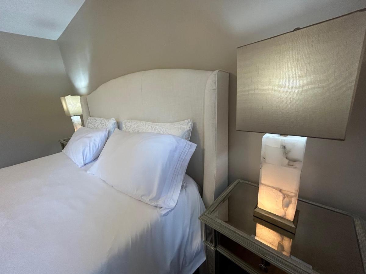 North Nanaimo Gem - Garden-View Room With Private Ensuite Екстер'єр фото