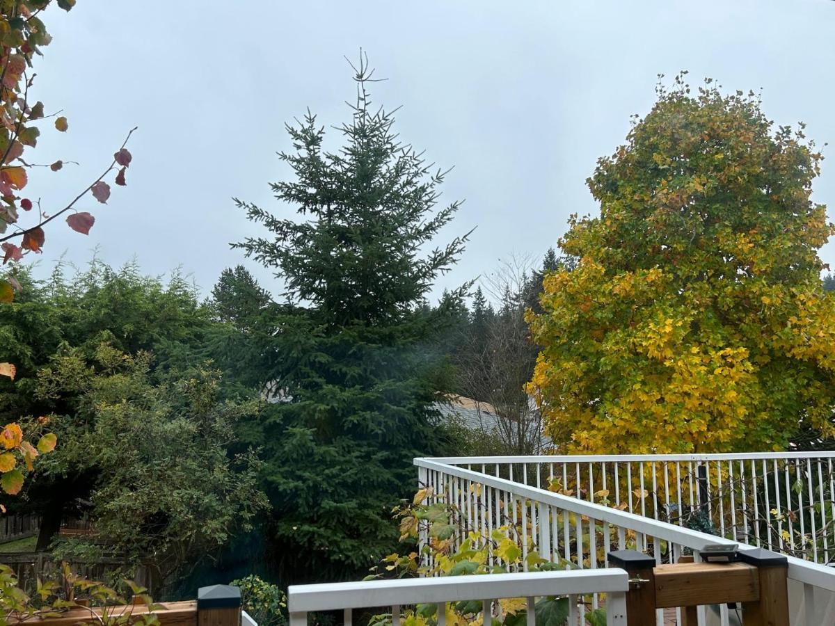 North Nanaimo Gem - Garden-View Room With Private Ensuite Екстер'єр фото