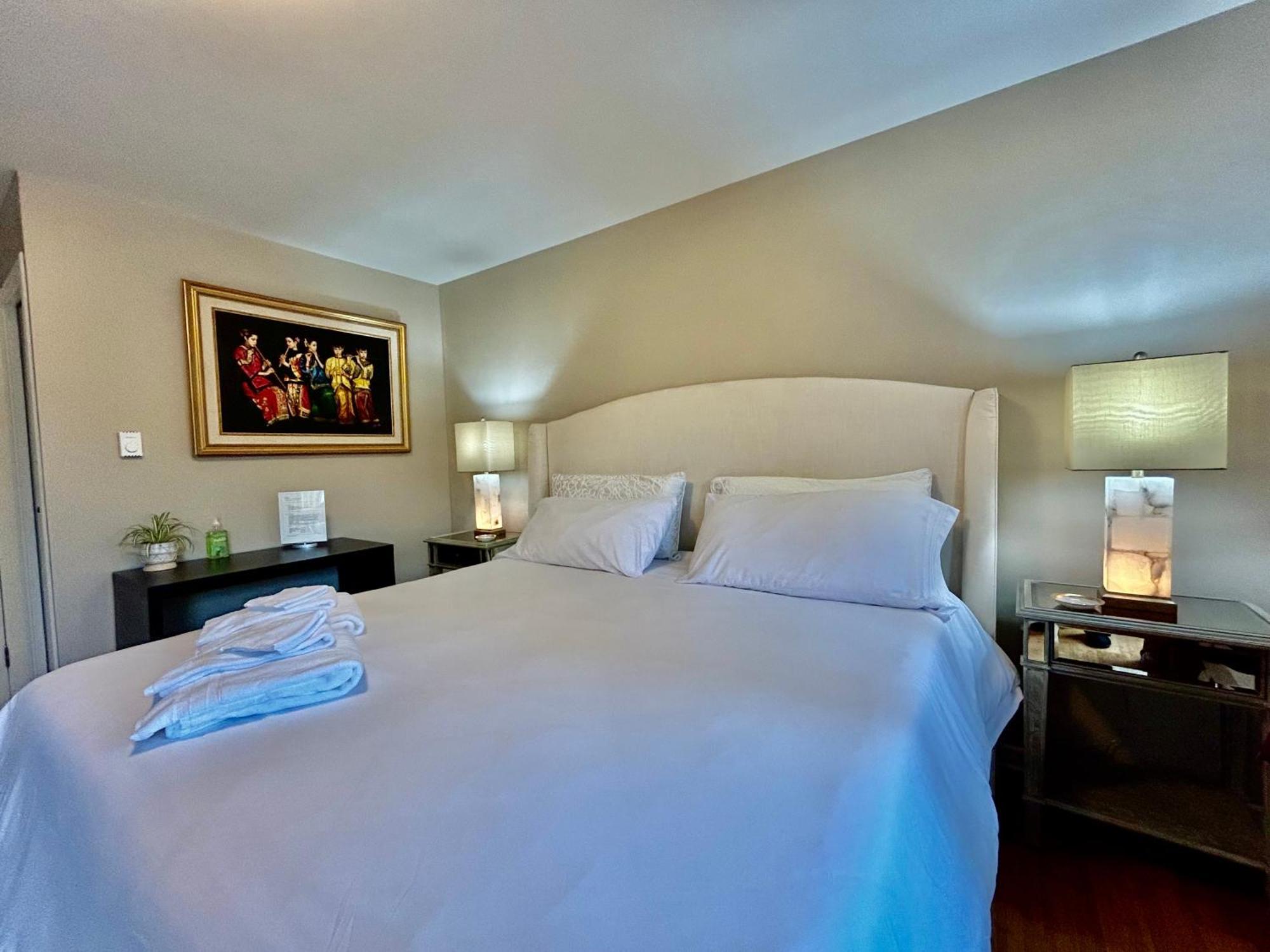 North Nanaimo Gem - Garden-View Room With Private Ensuite Екстер'єр фото