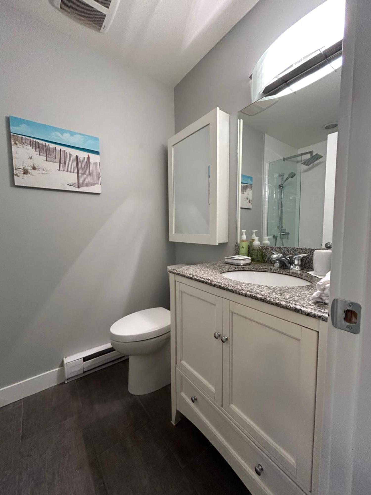 North Nanaimo Gem - Garden-View Room With Private Ensuite Екстер'єр фото