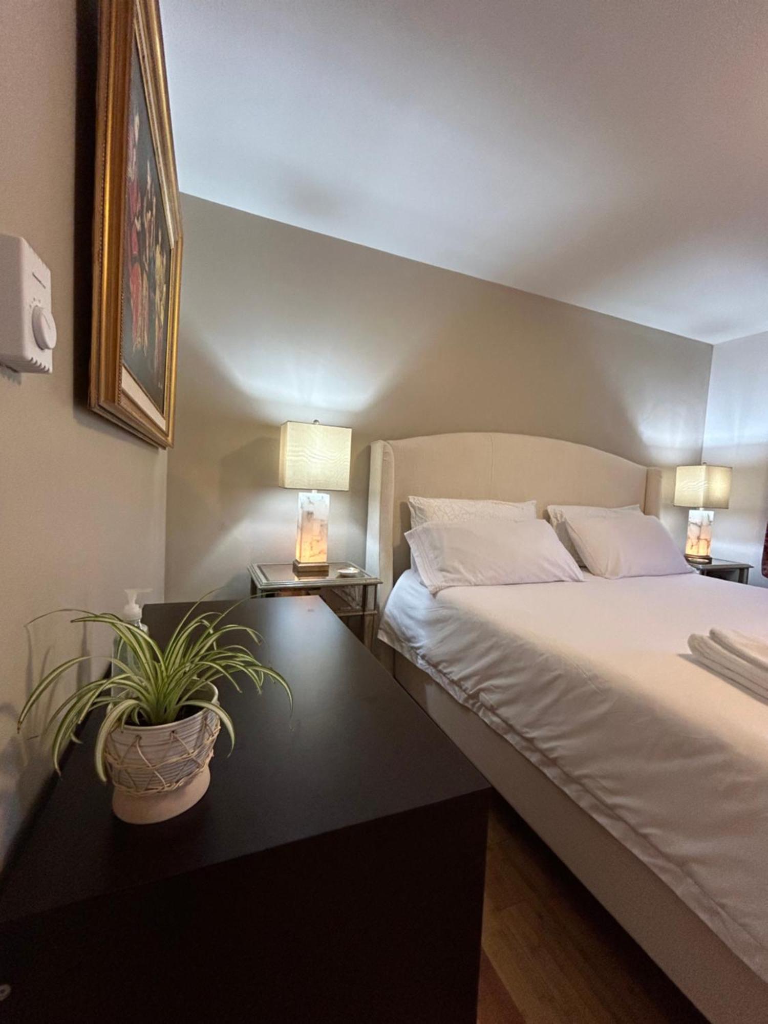 North Nanaimo Gem - Garden-View Room With Private Ensuite Екстер'єр фото