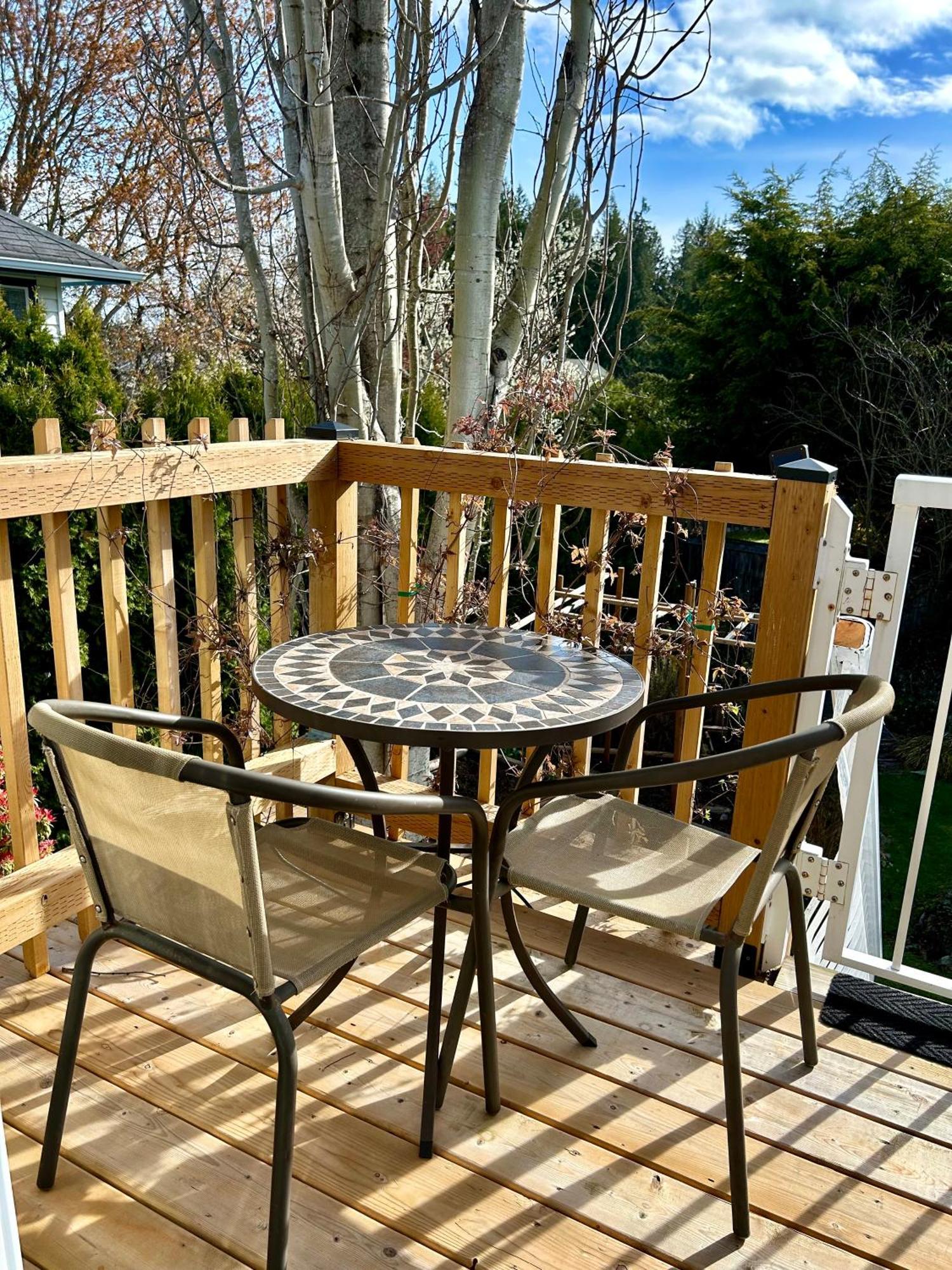 North Nanaimo Gem - Garden-View Room With Private Ensuite Екстер'єр фото
