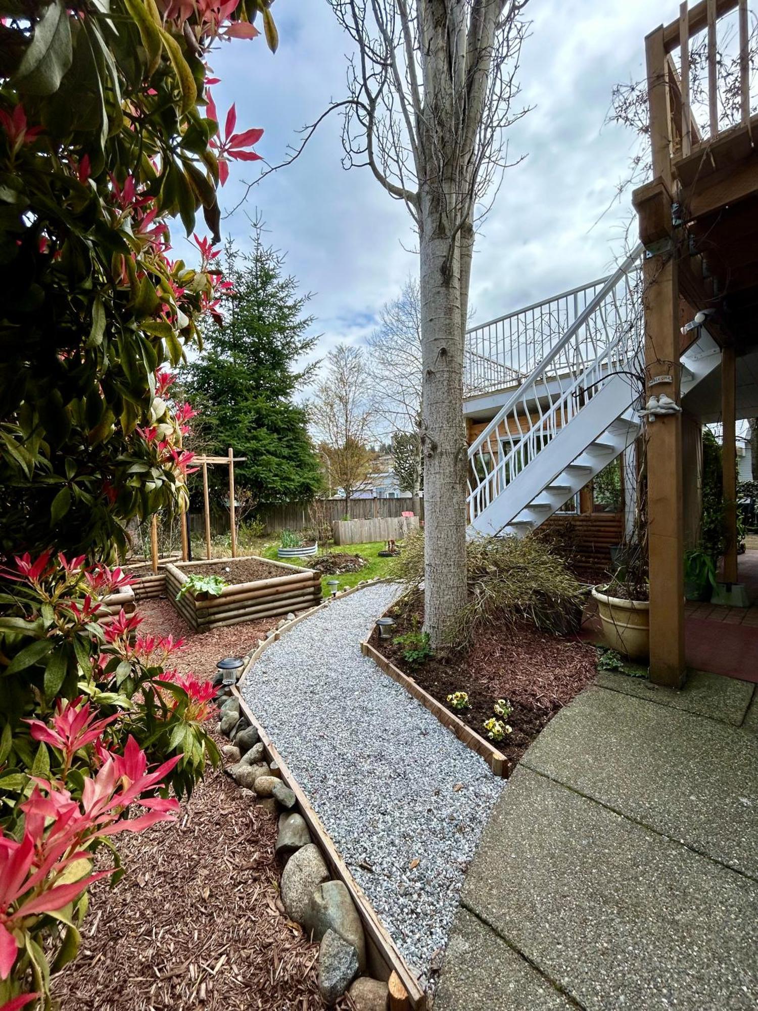 North Nanaimo Gem - Garden-View Room With Private Ensuite Екстер'єр фото