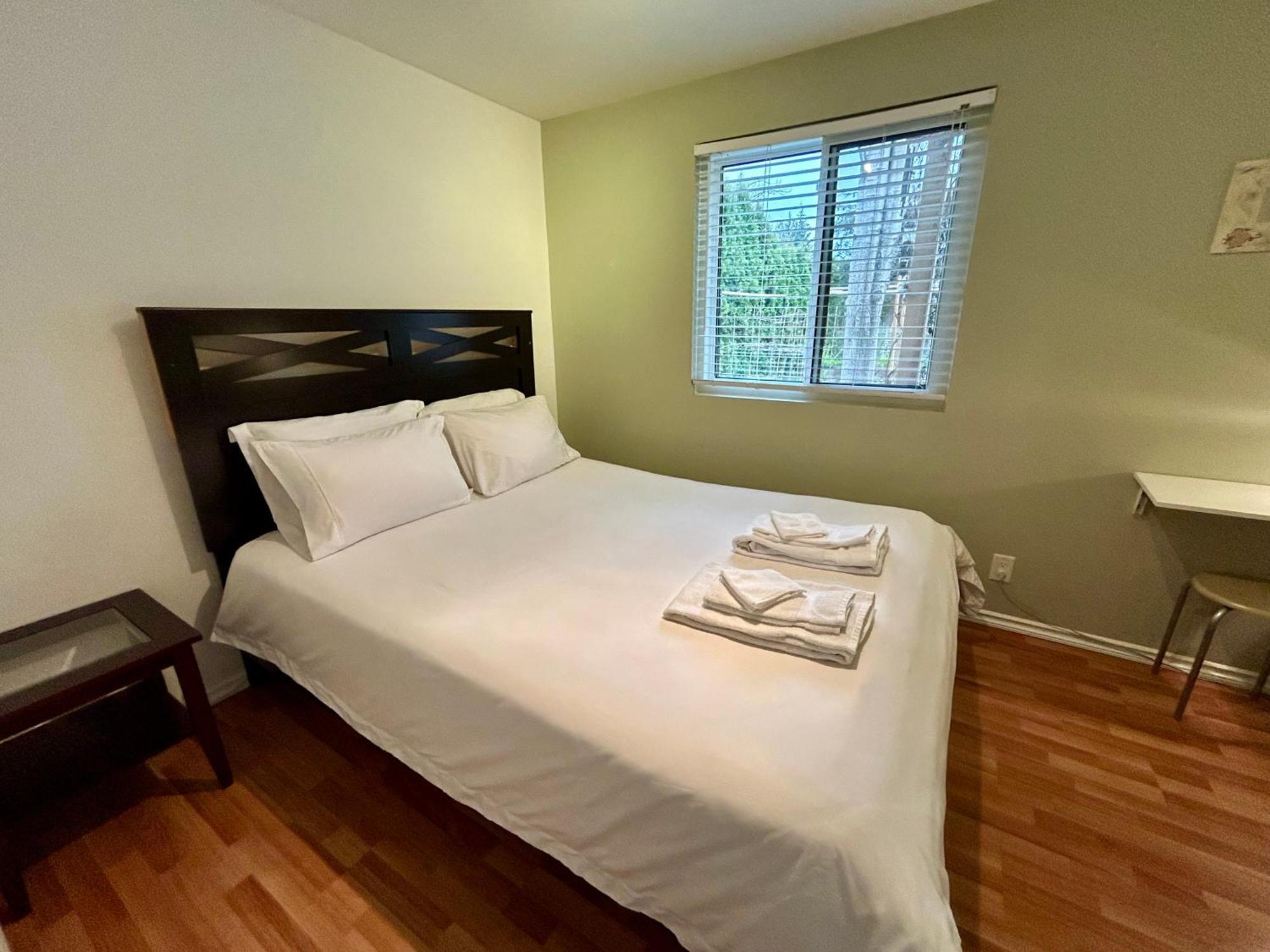 North Nanaimo Gem - Garden-View Room With Private Ensuite Екстер'єр фото